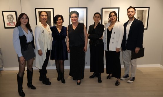 Ressam Türkmen Alkan'dan İçsel Bir Hesaplaşma: 'Sessiz Direniş' Sergisi Açıldı