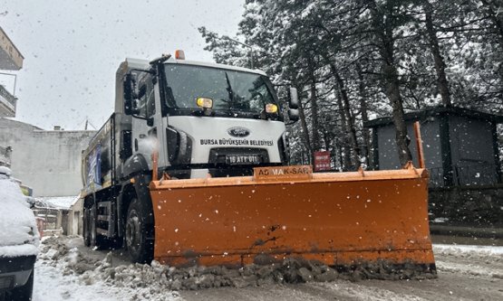 Bursa'da Kar Mesaisi Başladı: Büyükşehir Ekipleri Ulaşım İçin Teyakkuzda!