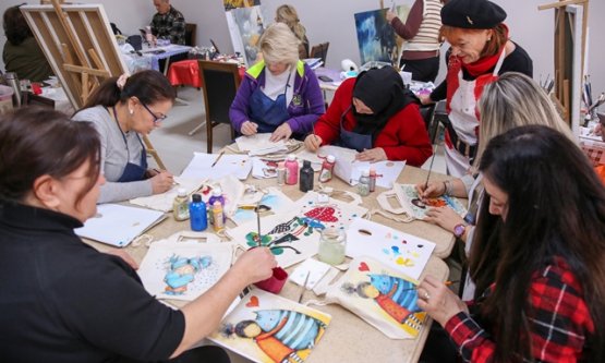 Bursa Kent Akademisi'nden Anlamlı Bağış: Sevgi Günü'nde El Emeği Ürünler LÖSEV'e!