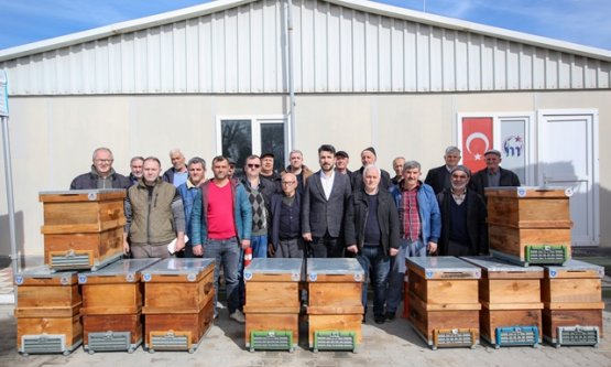 Bursa'da Bal Üretimine Dev Destek: Büyükşehir'den Arıcılara Kovan Desteği!