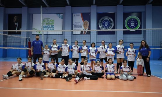 Bursa'da Minikler Sporla Büyüyor: Büyükşehir Kış Spor Okulları'nda Sertifika Heyecanı!