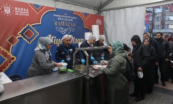 Bursa'da Ramazan Bereketi: Büyükşehir'den 4 Noktada İftar Sofrası ve İftariyelik Desteği!