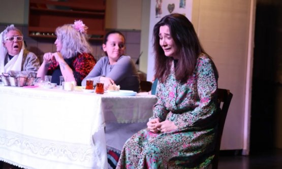 İnegöl'de Dev Kadro, Güçlü Dram: 'Kadın Sığınağı' İzleyenleri Mest Etti