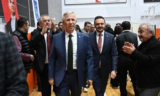 Mansur Yavaş Mamak'ta Gönül Sofrası Kurdu: 'Kimseyi Açta ve Açıkta Bırakmıyoruz'