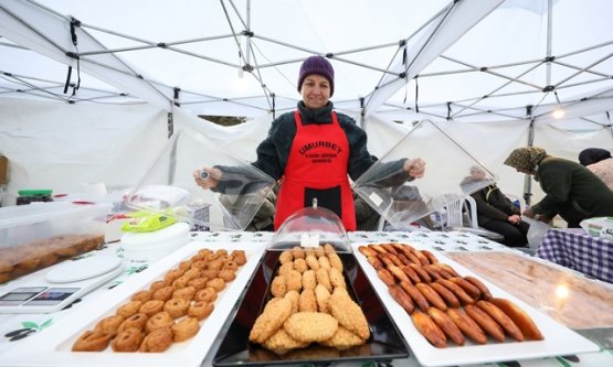Merinos Parkı'nda Kadın Emeği Zirvesi: ‘Meydan Kadınların' Dayanışma Pazarı Ramazan Bereketiyle Kuruldu!