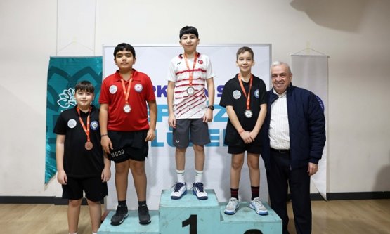 Nilüfer'de Squash Heyecanı: Başkan Şadi Özdemir'den Yeni Tesis Müjdesi!
