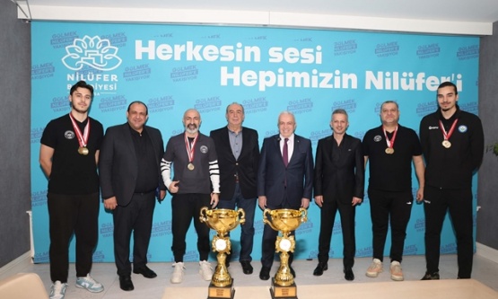 Nilüfer'in Potadaki Sultanları Bursa'yı Salladı: İki Kategoride Çifte Şampiyonluk!