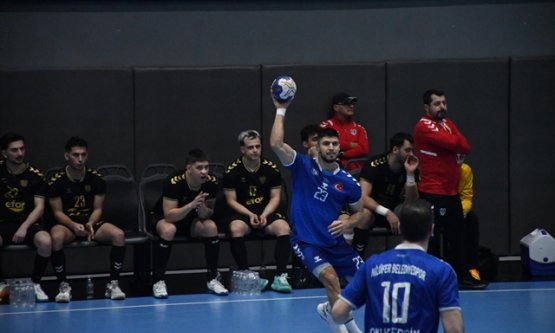 Nilüfer'in Sultanları Değil, Şövalyeleri Sahne Aldı: Nilüfer Belediyespor İkinci Sıradaki Yerini Perçinledi!