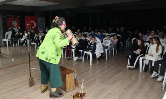 Osmangazi'de Miniklere Doğa Dersi: ‘Toprak Ana' Tiyatrosu Çocuklarla Buluştu!