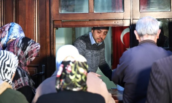 Osmangazi'de Paylaşma Kültürü Yaşıyor: Somuncu Baba Evi'nde Her Gün Sıcak Çorba ve Ekmek!