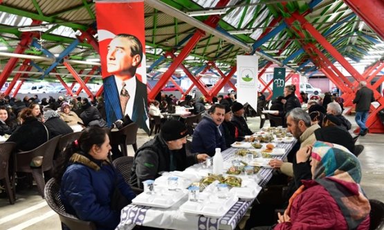 Soğanlı Mahallesi'nde Gönül Sofrası: Osmangazi'de Ramazan Bereketi Paylaşıldı