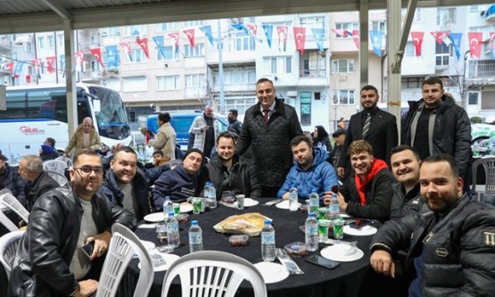 Yıldırım'da Dev İftar Sofrası: Bursa Büyükşehir Belediyesi Gönülleri Birleştirdi!