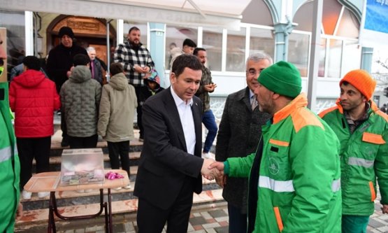 Başkan Erkan Aydın Bayram Namazını Nilüferköy'de Kıldı: Osmangazi'de Birlik Mesajı!