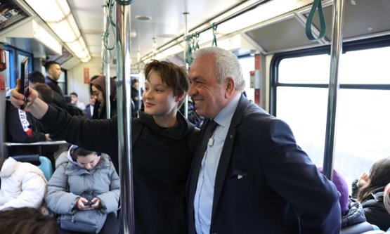 Başkan Şadi Özdemir Metroda Nilüferlilerle Buluştu: 'Nilüfer'de Yaşamak Ayrıcalıktır'