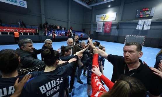 Bursa Büyükşehir Belediyespor Avrupa'da Yarı Final Kapısını Araladı: PAOK Karşısında Net Galibiyet!
