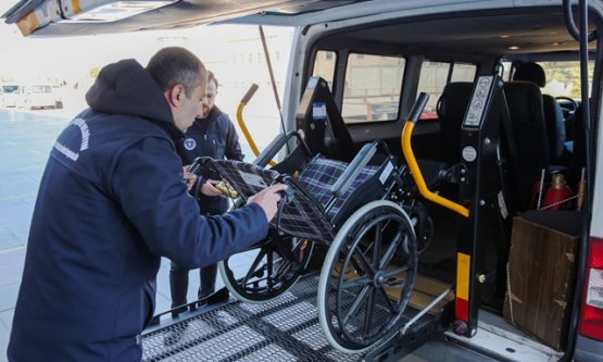 Bursa Büyükşehir'den Engelsiz Yaşam Seferberliği: Binlerce Vatandaşa Tıbbi Malzeme Desteği!