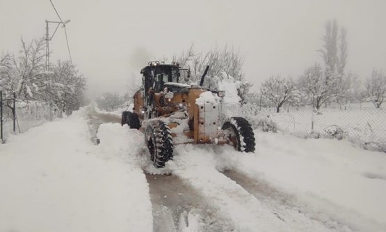 Bursa Büyükşehir'den Kar Seferberliği: Kırsal Mahalle Yolları Bir Bir Açılıyor!
