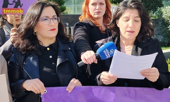 Bursa'da Akademik Odalardan Ortak Çığlık: 'Laiklik Kadınların Tek Güvencesidir!'