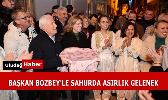 Bursa'da Arnavut Geleneği Yaşatılıyor: Başkan Mustafa Bozbey Sokak Sokak Börek Topladı