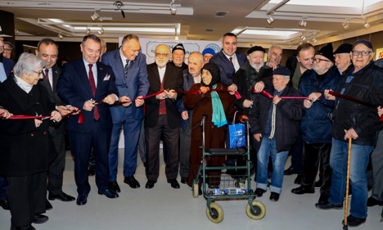 Bursa'da Çınar Gölgeleri Sanatla Buluştu: Aktif Yaşam Merkezi'nden ‘Saygı' Dolu Kutlama!