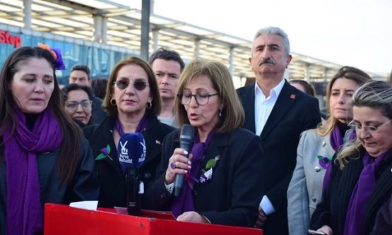 Bursa'da Kadınların Dev Yürüyüşü: CHP Kadın Kolları 'Eşitlik' İçin Sokaktaydı!