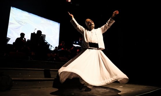 Bursa'da Mevlana Esintisi: Altan Erkekli ve 'Ayna' Projesi Tayyare Kültür Merkezi'nde Sahne Aldı!