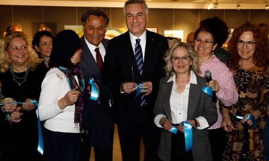 Bursa'da Sanatın Işığı Kadınlarla Parlıyor: ‘Kadın ve Işık' Sergisi Açıldı!