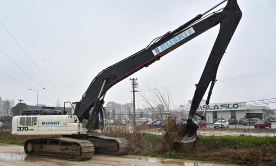 Bursa'da Şiddetli Yağış Alarmı: Büyükşehir Ekipleri 7/24 Sahada Teyakkuzda!
