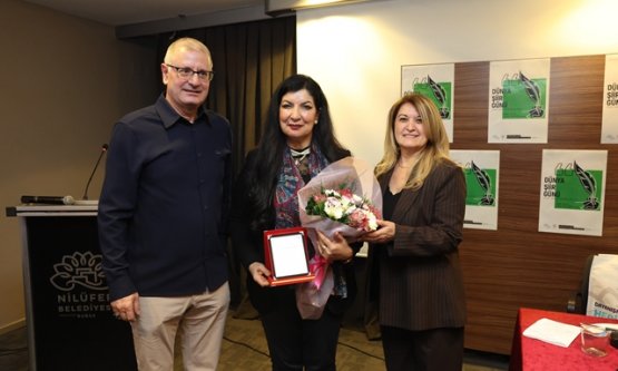 Bursa'da Şiir Rüzgarı: 2026 Dünya Şiir Onur Ödülü Nisa Leyla'nın Oldu!