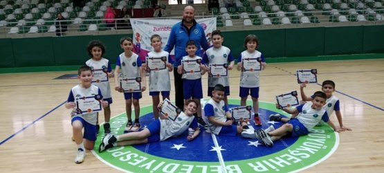 Bursa'nın Geleceği Sporla Şekilleniyor: Kış Spor Okulları'nda 6. Dönem Sertifika Coşkusu!