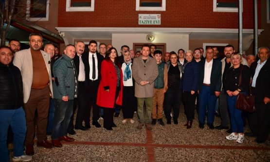 Emek Mahallesi'nde Dev Gönül Sofrası: Başkan Erkan Aydın Binlerce Osmangazili ile İftarda Buluştu!