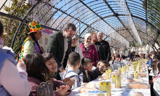 Gürsu'da Miniklerin İftar Heyecanı: Unutulmaya Yüz Tutan 'Tekne Orucu' Geleneği Yaşatılıyor!