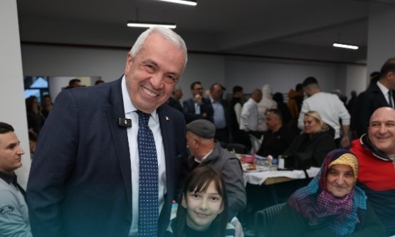 Nilüfer'de Dayanışma Sofraları: Başkan Şadi Özdemir İftarda Vatandaşlarla Buluştu!