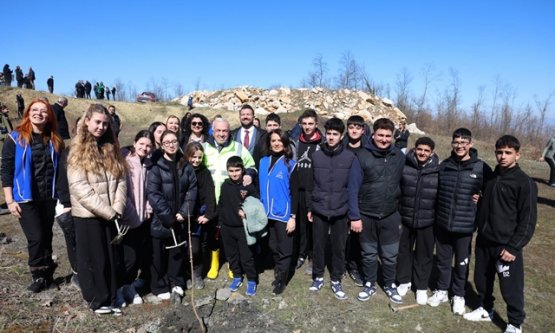 Nilüfer'de 'Gelir Getiren Orman' Dönemi: 32 Dekarlık Alanda 450 Fidan Toprakla Buluştu!