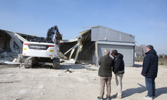 Nilüfer'de Kaçak Yapıyla Kararlı Mücadele: İki Mahallede Yıkım Operasyonu!