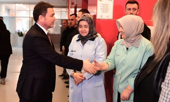 Osmangazi'de Bayram Coşkusu: Başkan Erkan Aydın Mesai Arkadaşlarıyla Kucaklaştı!