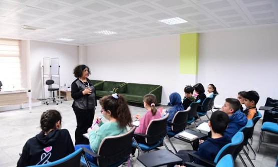 Osmangazi'de Geleceğin Yazarları Yetişiyor: 'Küçük Yazarlar Ustalaşma Yolunda'