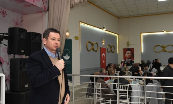 Osmangazi'de Gönül Sofraları: Başkan Erkan Aydın Emek Mahallesi Sakinleriyle İftarda Buluştu!