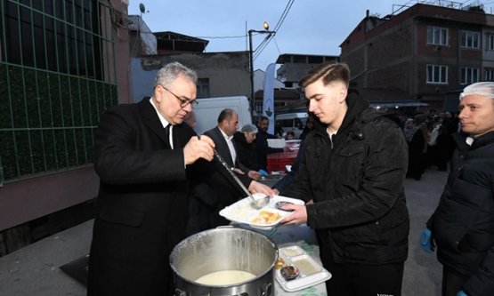 Osmangazi'de Gönül Sofraları Gülbahçe'de Kuruldu: Ramazan'ın Bereketi Mahalle Kültürüyle Buluştu!