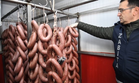 Osmangazi'de Halk Sağlığı Operasyonu: 700 Kilogram Bozuk Sucuk İmha Edildi!