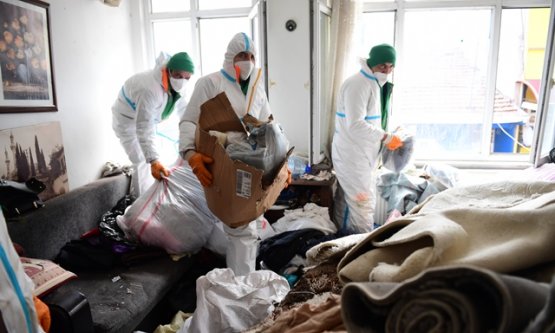 Osmangazi'de Halk Sağlığı Seferberliği: Kayıhan Mahallesi'ndeki Çöp Ev Temizlendi!