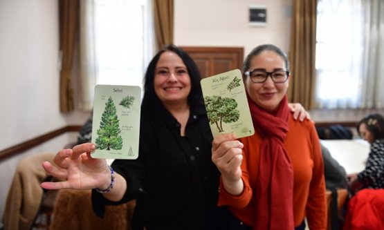 Osmangazi'de Masalsı Dönüşüm: Kadınlar Haklarını 'Ağaç Kız' ile Keşfetti!