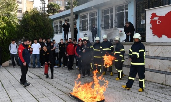Osmangazi'de Nefes Kesen Tatbikat: Geleceğin İtfaiyecileri Afetlere Sahada Hazırlanıyor!