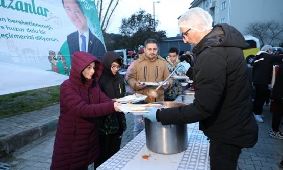 Osmangazi'de Ramazan Bereketi: Başkan Erkan Aydın Yenikent Sofrasında Hemşehrileriyle Buluştu!