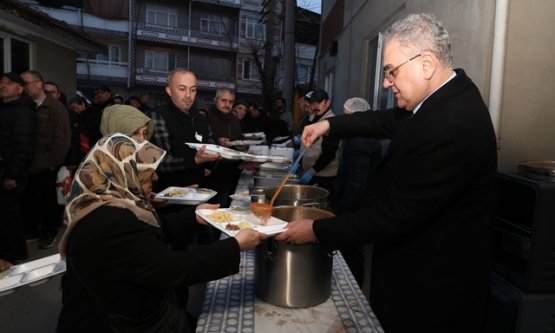 Osmangazi'de Tarihi Buluşma: Altınova Mahallesi 50 Yıl Sonra İlk İftar Sofrasına Kavuştu!