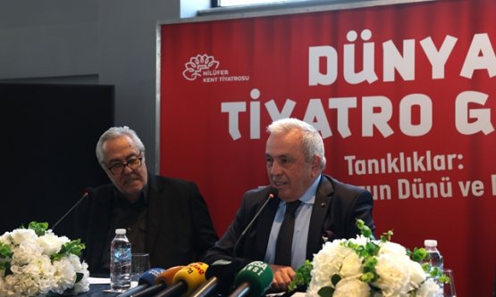 Rutkay Aziz Nilüfer'de Sahneye Çıktı: 'Dünyayı Değiştiremedik Ama O Da Bizi Değiştiremedi'