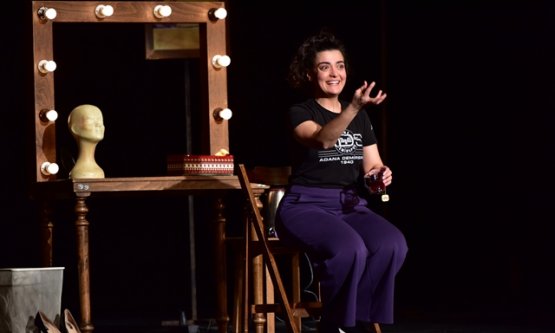 Tayyare Kültür Merkezi'nde Kahkaha Tufanı: Ödüllü Oyun ‘Yan Rol' Bursalılarla Buluştu!