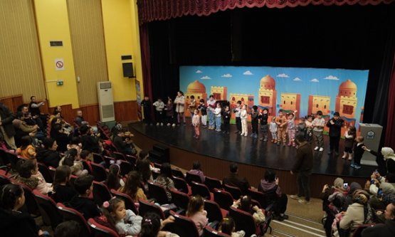 Yıldırım'da Çocuklar Sanatla Büyüyor: Adile Naşit Tiyatrosu'nda Ücretsiz Sahne Keyfi!