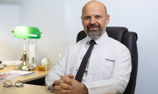 Ağrı Tedavisinde Ezber Bozan Araştırma: Kadın ve Erkek Biyolojisi Ağrıyı Tamamen Farklı Deneyimliyor!