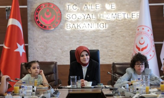 Bakan Göktaş'tan 23 Nisan'da Çocuklara Anlamlı Mesaj: 'Yarının Bakanları, Astronotları Sizlersiniz'